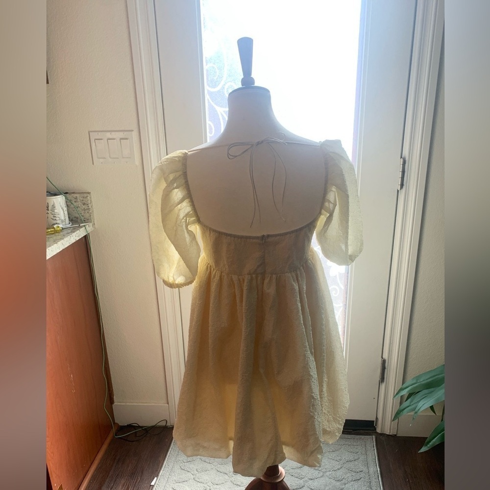 Elegant Cream Mini Dress - Picture 3 of 3